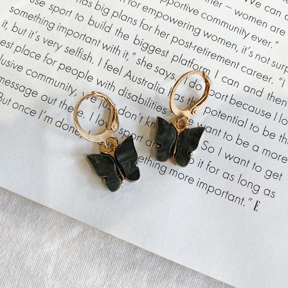 Crystal Butterfly Earrings🦋 - Picture 6 of 6